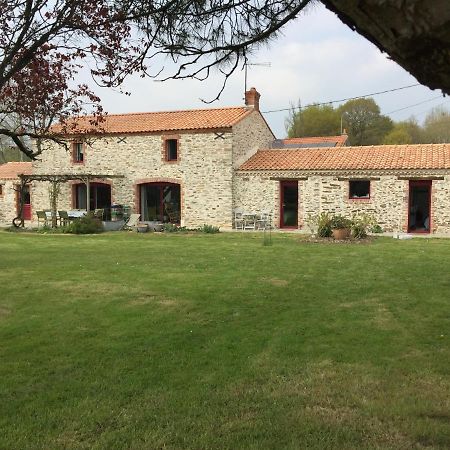 Au Mas Retz De Jade Bed & Breakfast Chauvé Exterior foto