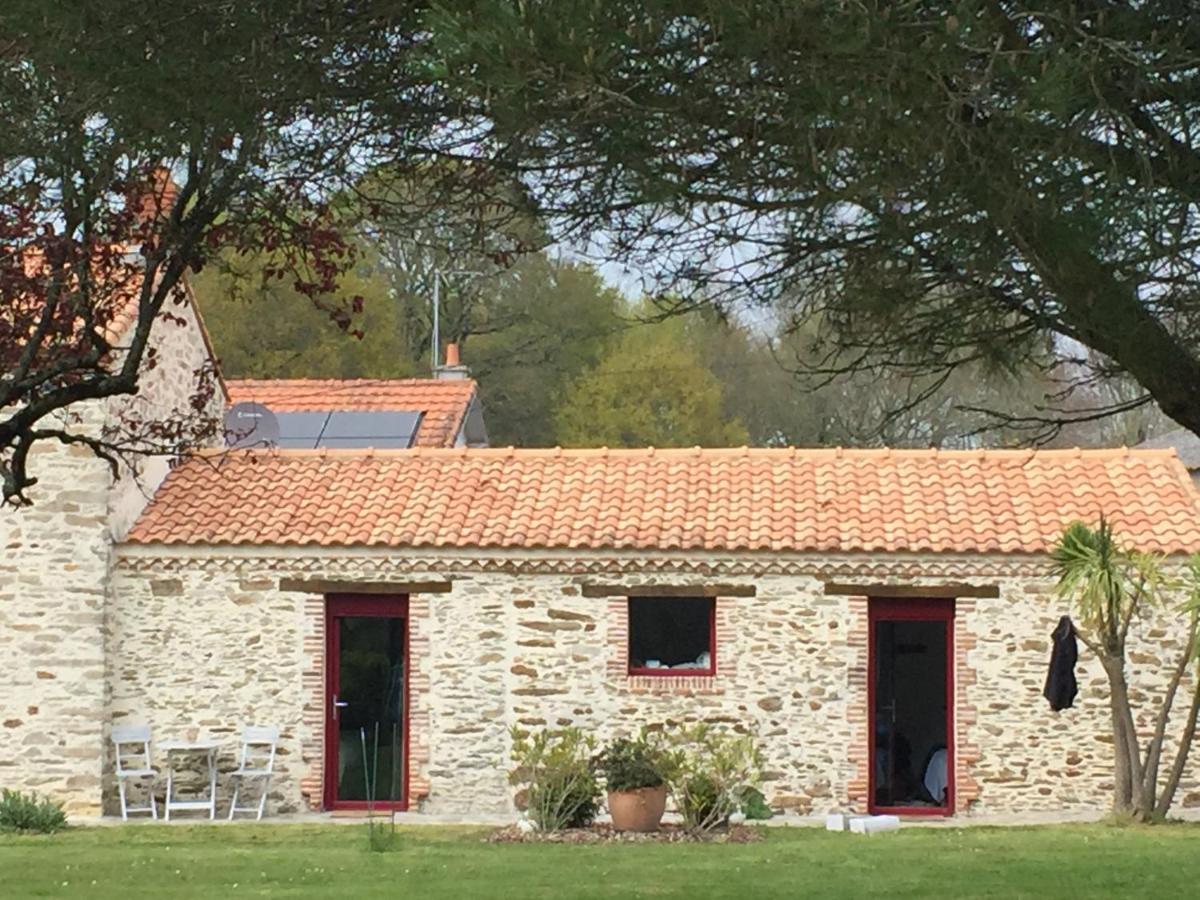 Au Mas Retz De Jade Bed & Breakfast Chauvé Exterior foto