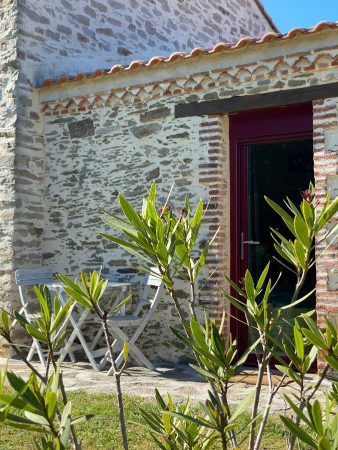 Au Mas Retz De Jade Bed & Breakfast Chauvé Exterior foto