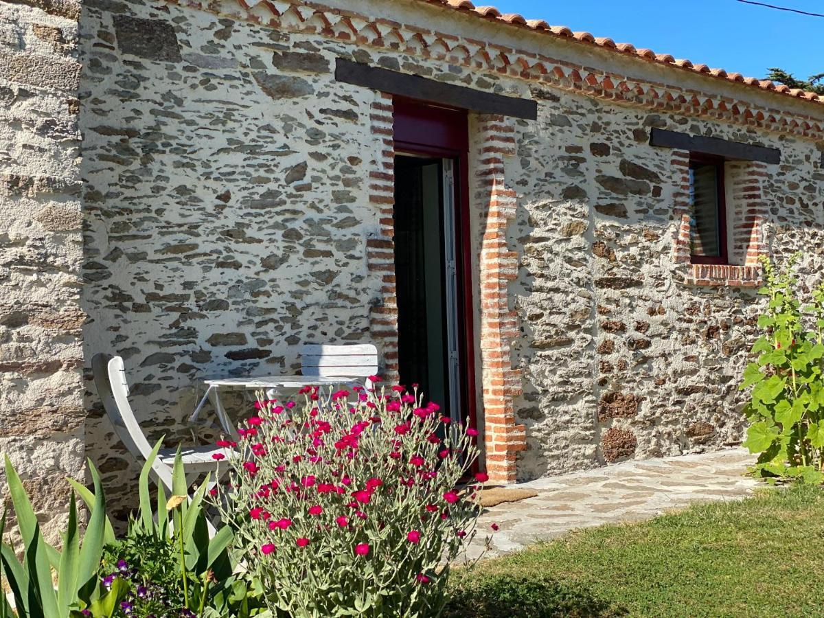 Au Mas Retz De Jade Bed & Breakfast Chauvé Exterior foto